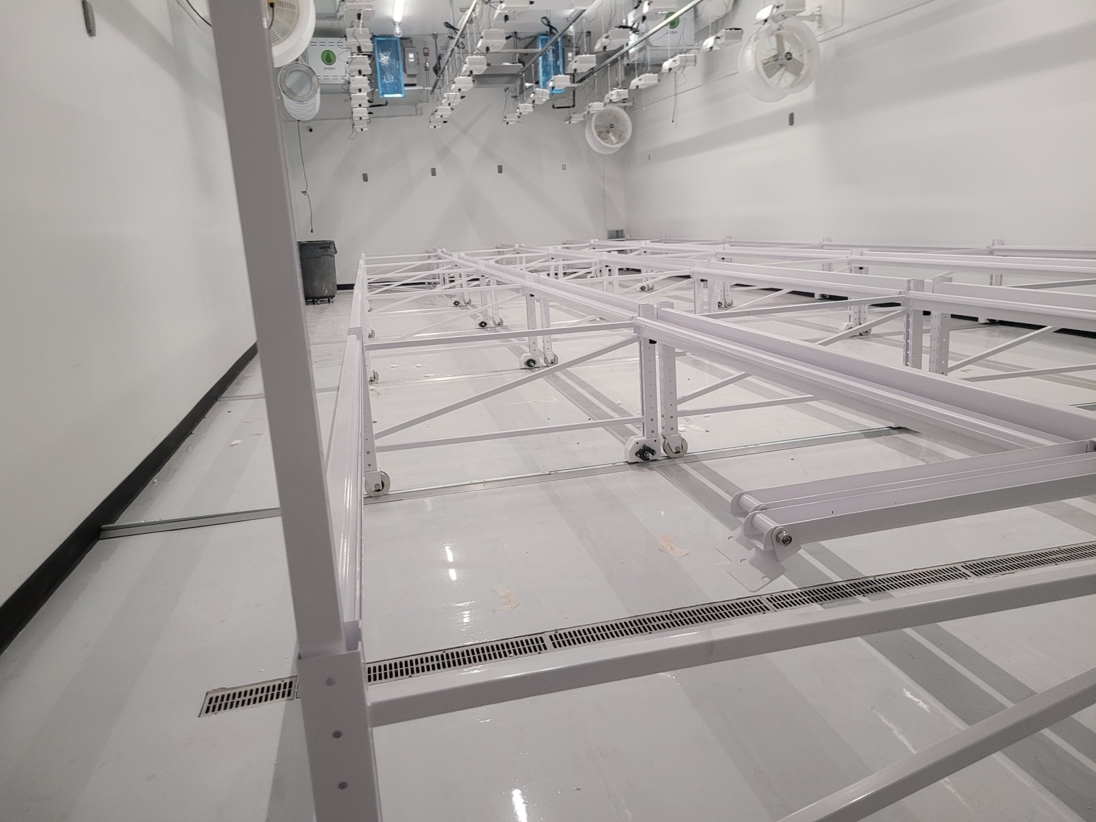Mobile racking rows installed on rolling rail track